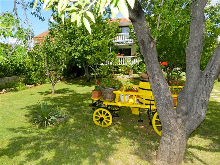 Apartmaj Tonkica Flower Garden