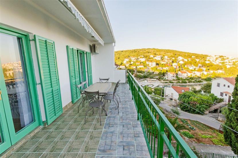 Apartment A2, for 6 persons