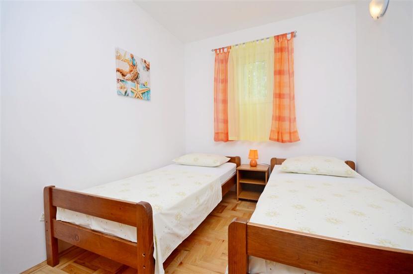 Apartment A1, for 5 persons
