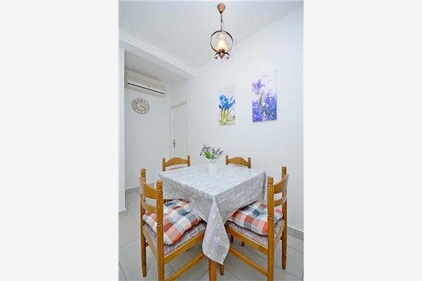 Apartment A2, for 5 persons