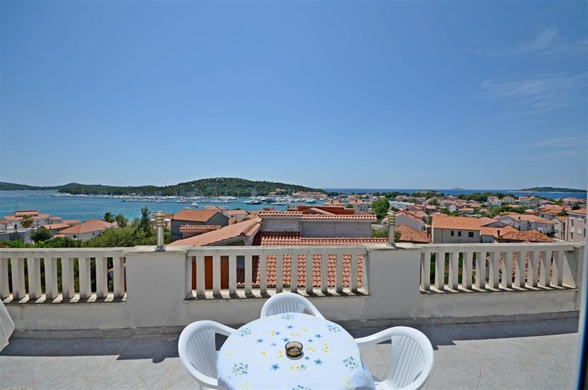 Apartment A2, for 5 persons