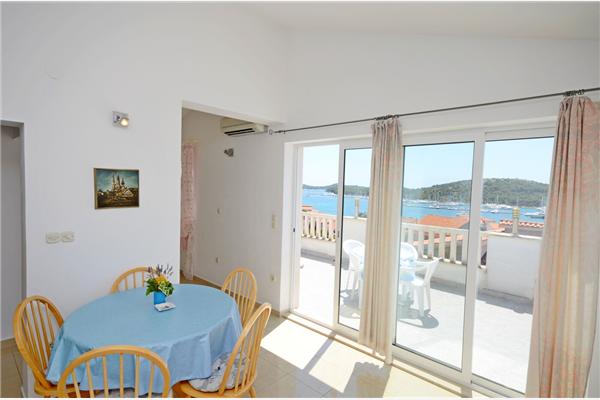 Apartment A2, for 5 persons