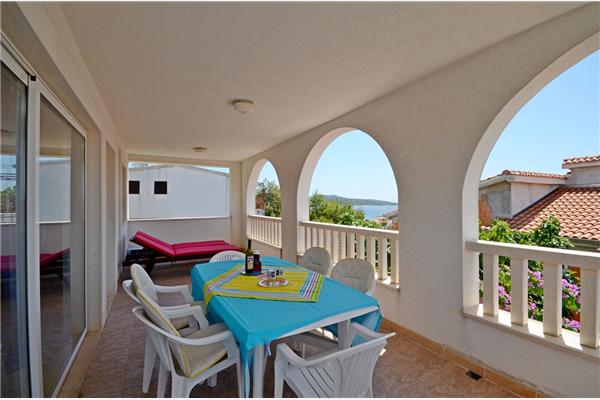 Apartment A1, for 5 persons