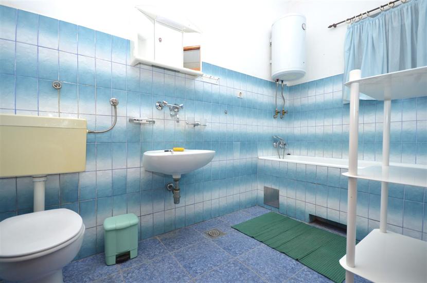 Apartment A1, for 5 persons