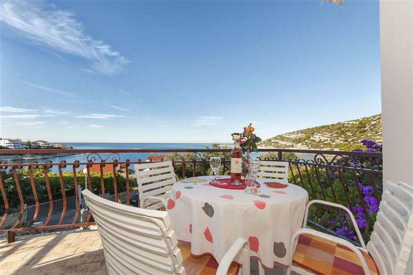 Apartment A2, for 6 persons