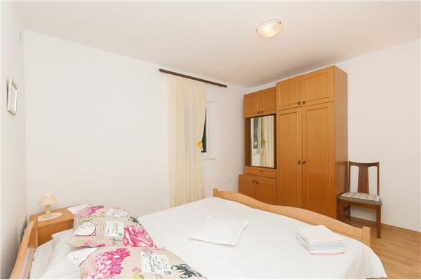 Apartment A1, for 5 persons