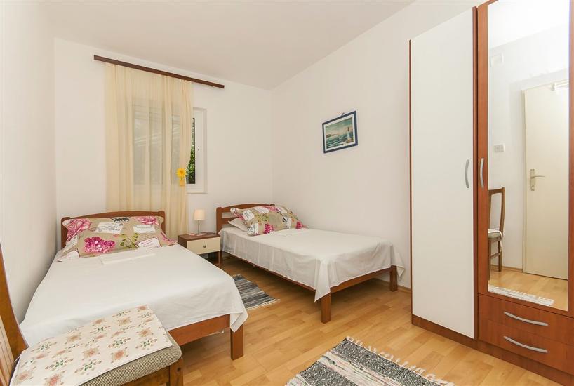 Apartment A1, for 5 persons