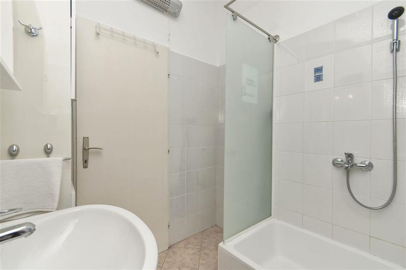 Apartment A2, for 5 persons