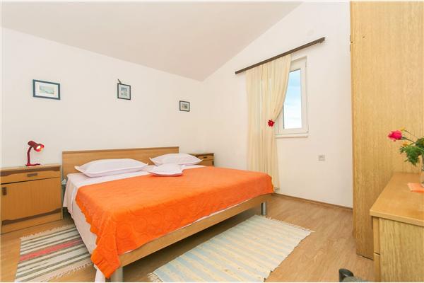 Apartment A2, for 5 persons