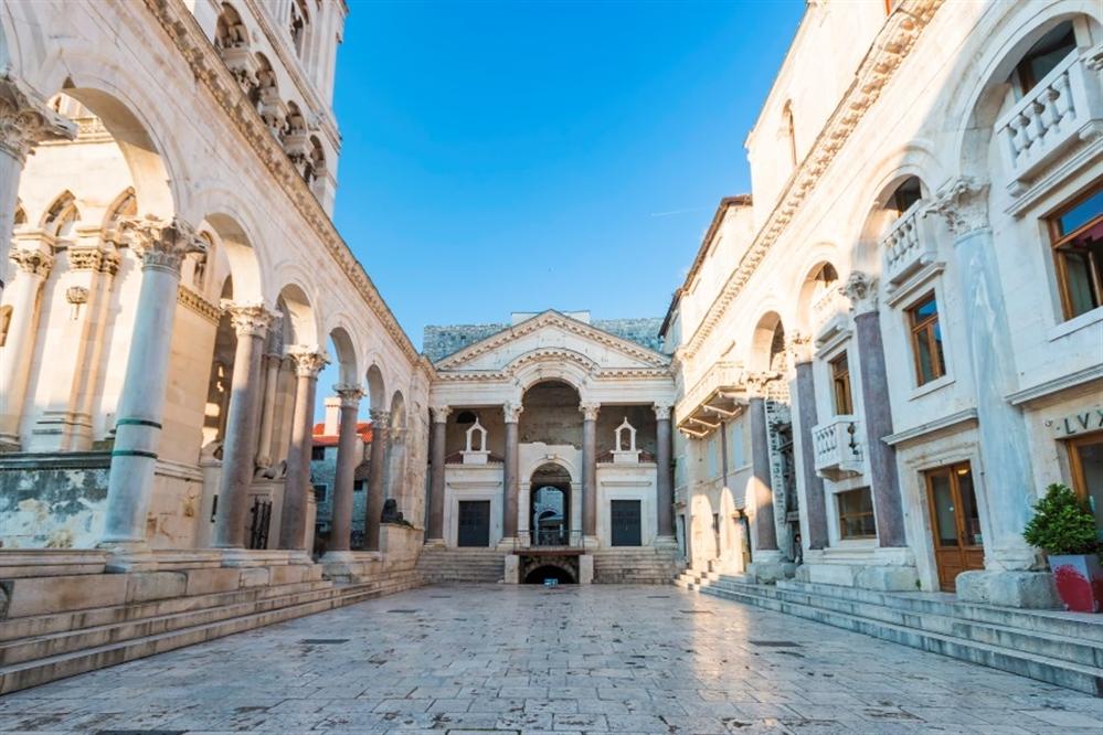 Peristyle-Square-Diocletians-palace-Split