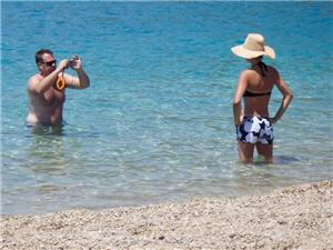 Taking-photos-on-the-beach