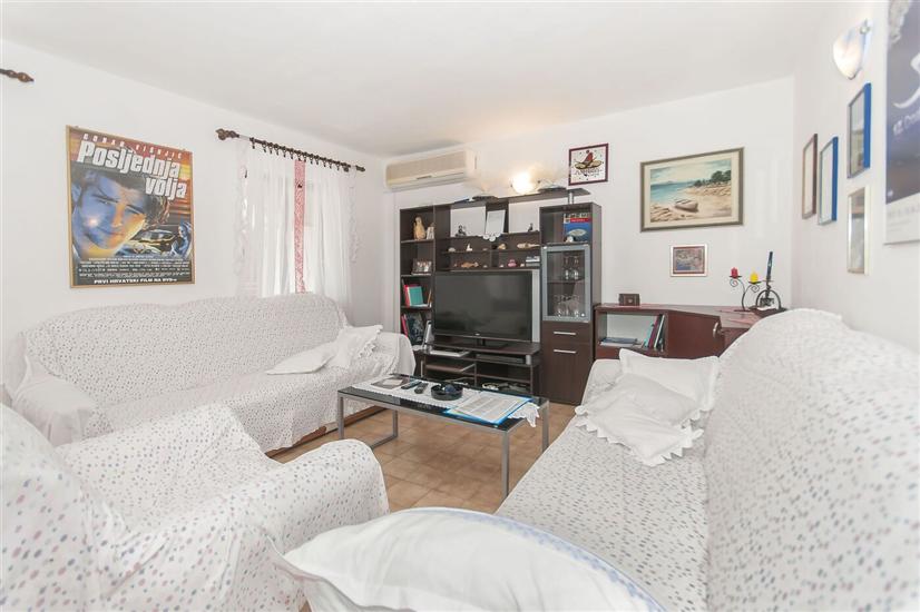 Apartment A1, for 5 persons