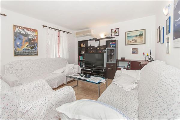 Apartment A1, for 5 persons