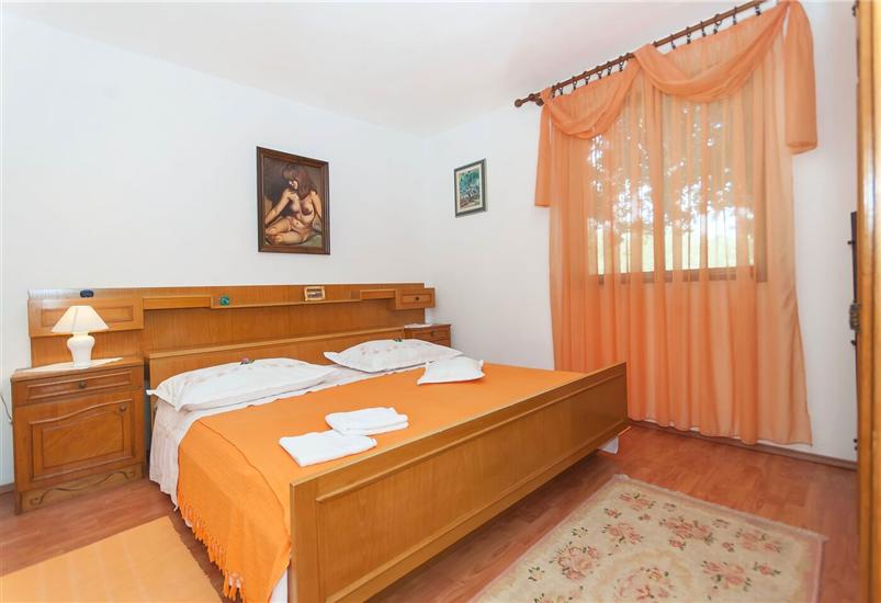 Apartment A1, for 5 persons