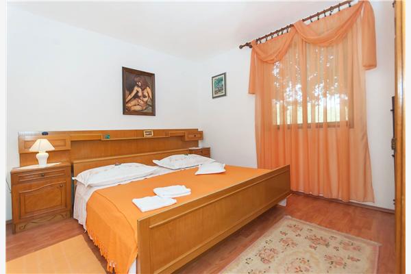 Apartment A1, for 5 persons