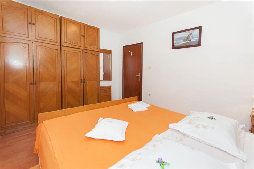 Apartment A1, for 5 persons