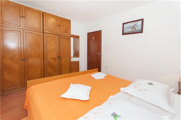 Apartment A1, for 5 persons