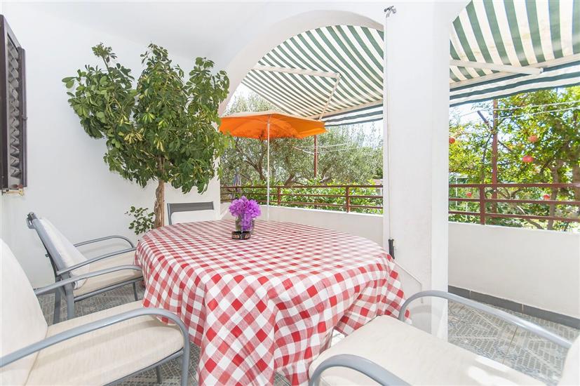 Apartment A1, for 5 persons