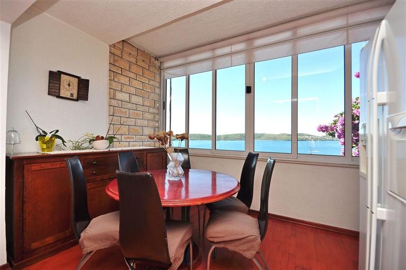 Apartment A2, for 6 persons