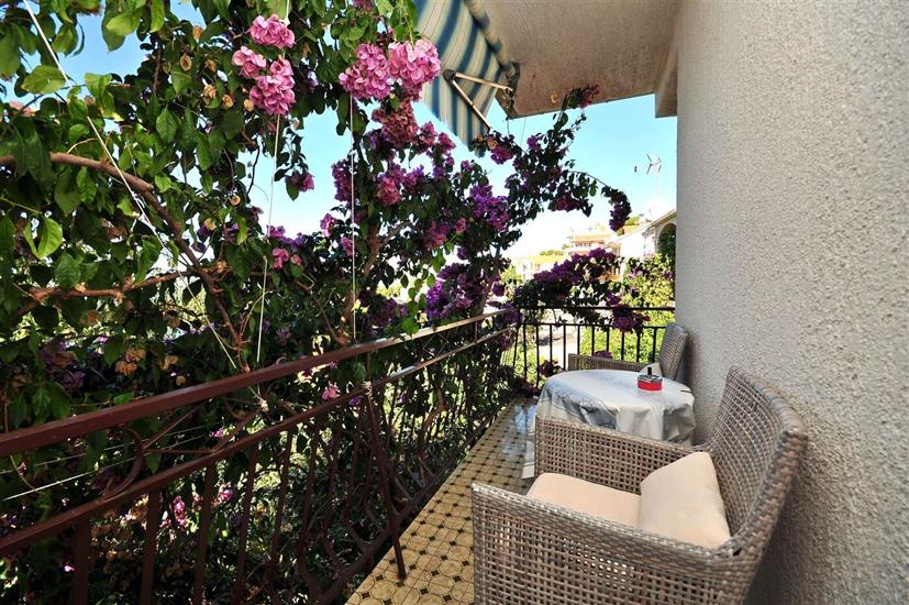 Apartment A2, for 6 persons