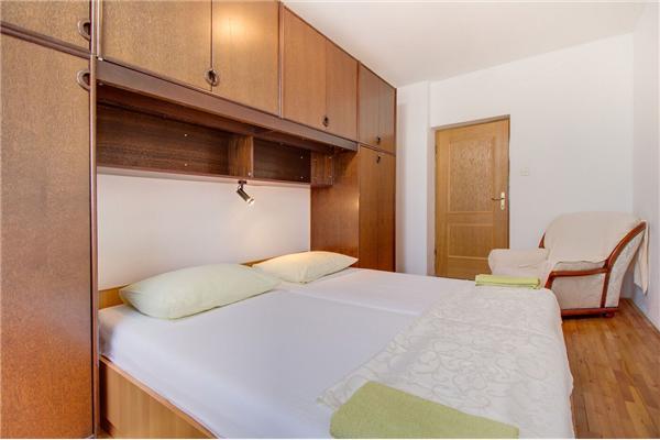 Apartment A1, for 5 persons