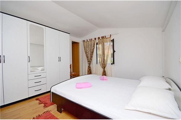 Apartment A1, for 7 persons
