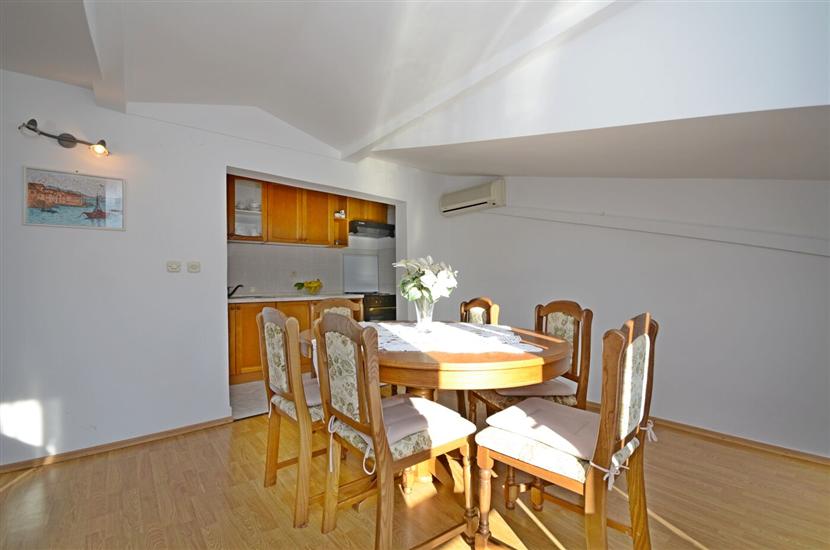 Apartment A1, for 7 persons