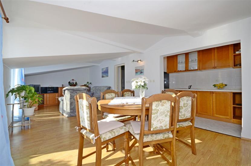 Apartment A1, for 7 persons