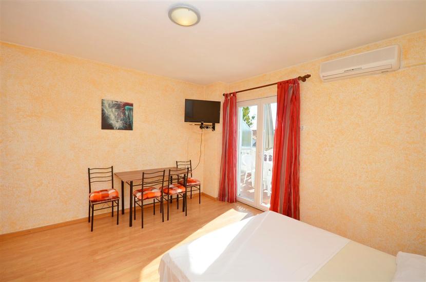 Apartment A2, for 3 persons