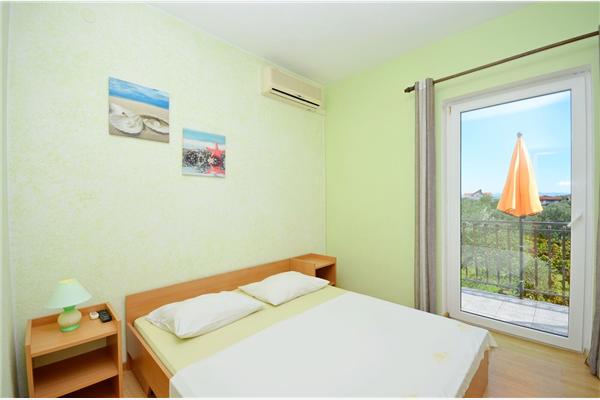 Room S1, for 2 persons