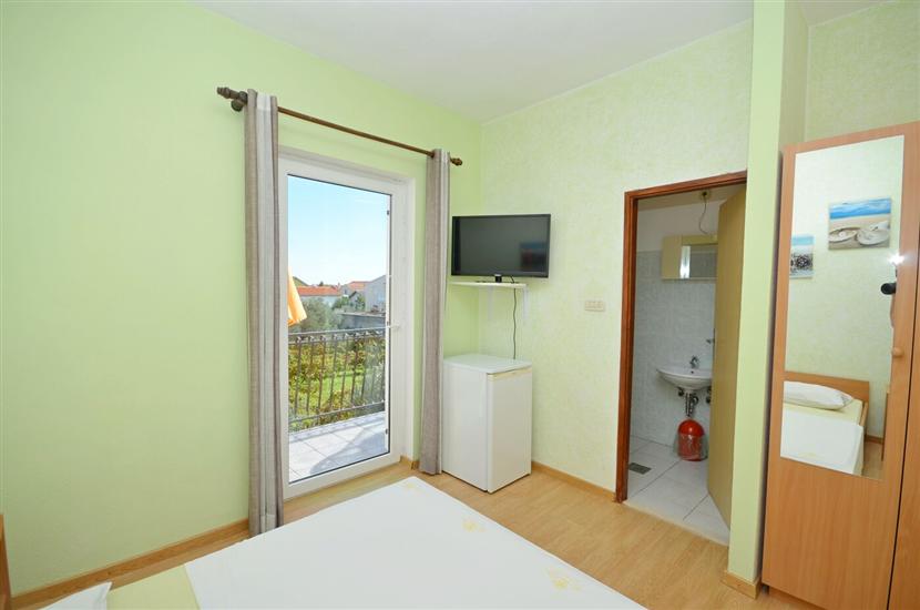 Room S1, for 2 persons