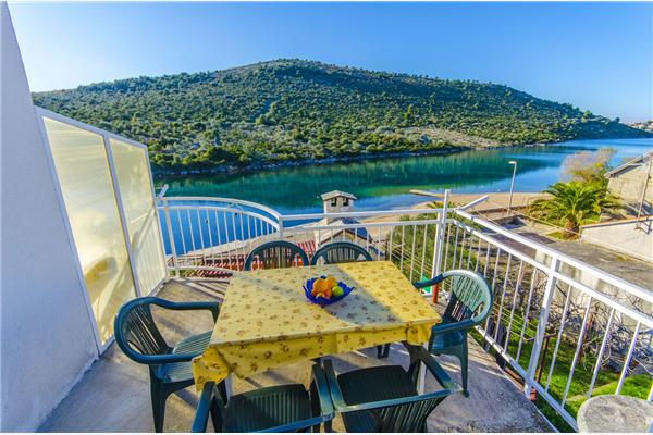 Apartment A2, for 5 persons