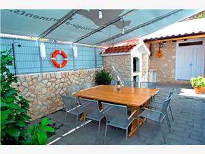 Beachfront accommodation Split and Trogir riviera,BookJureFrom 122 €