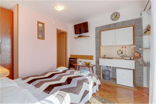 Room S1, for 2 persons