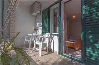 Room S2, for 3 persons