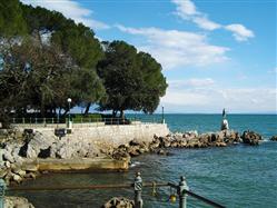 Lungomare (la promenade en bord de mer) Motovun Monuments