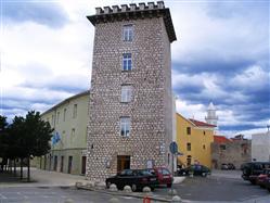 Frankopan Schloss mit einem quadratischen Turm  Sehenswürdigkeiten