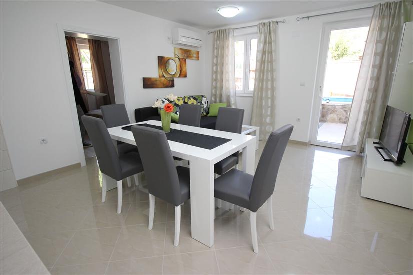 Apartment A2, for 5 persons