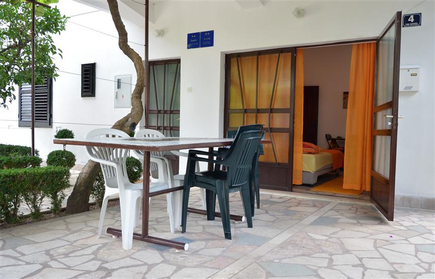 Apartment and Rooms Danica