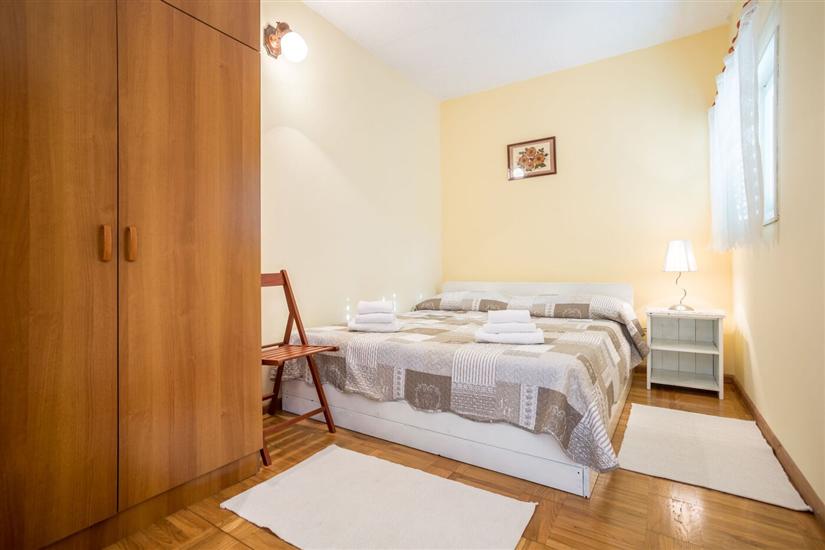 Apartment A1, for 5 persons