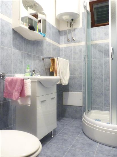 Room S1, for 3 persons