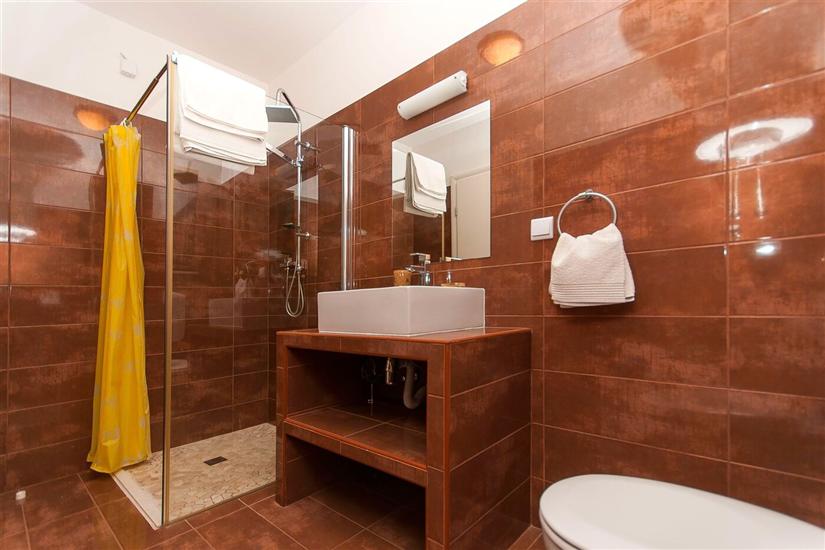 Apartment A1, for 5 persons