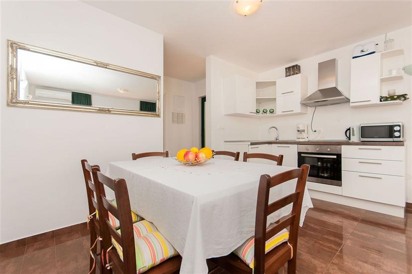 Apartment A1, for 5 persons