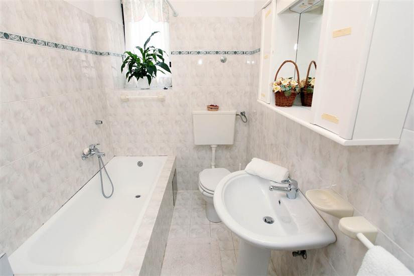 Apartment A3, for 6 persons