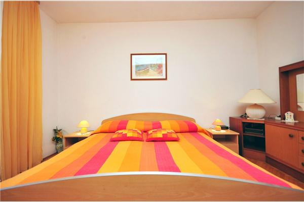 Apartment A1, for 5 persons