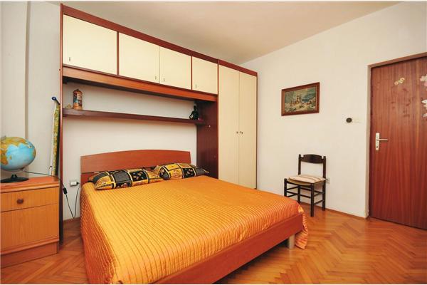 Apartment A1, for 5 persons