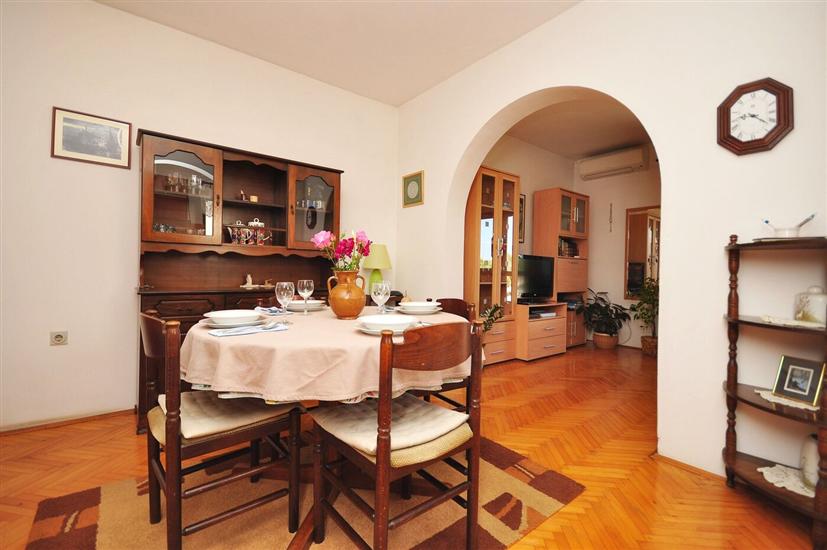 Apartment A1, for 5 persons