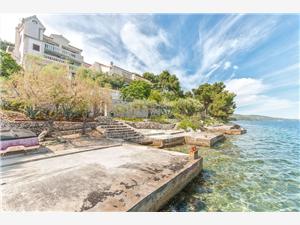 Apartments Marko Okrug Donji (Ciovo), Size 50.00 m2, Airline distance to the sea 30 m, Airline distance to town centre 600 m