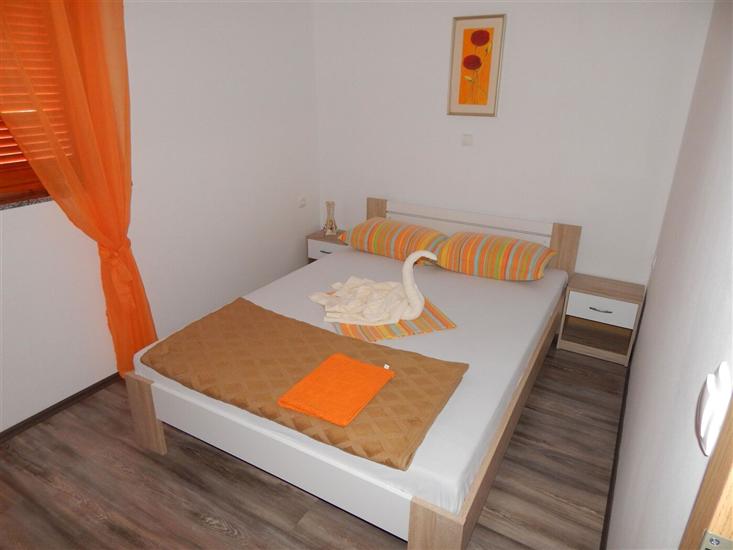 Apartment A1, for 5 persons
