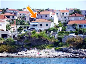 Apartments Hani Postira - island Brac, Size 90.00 m2, Airline distance to the sea 15 m, Airline distance to town centre 400 m